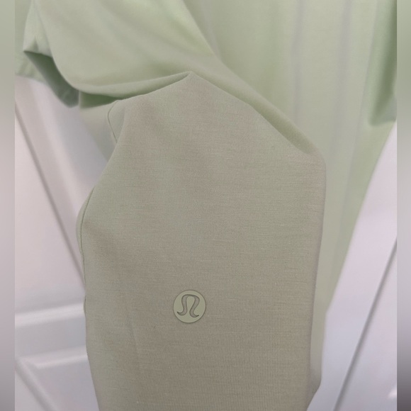 lululemon Fundamental Oversized Pocket Tee, Wasabi - Picture 3 of 3